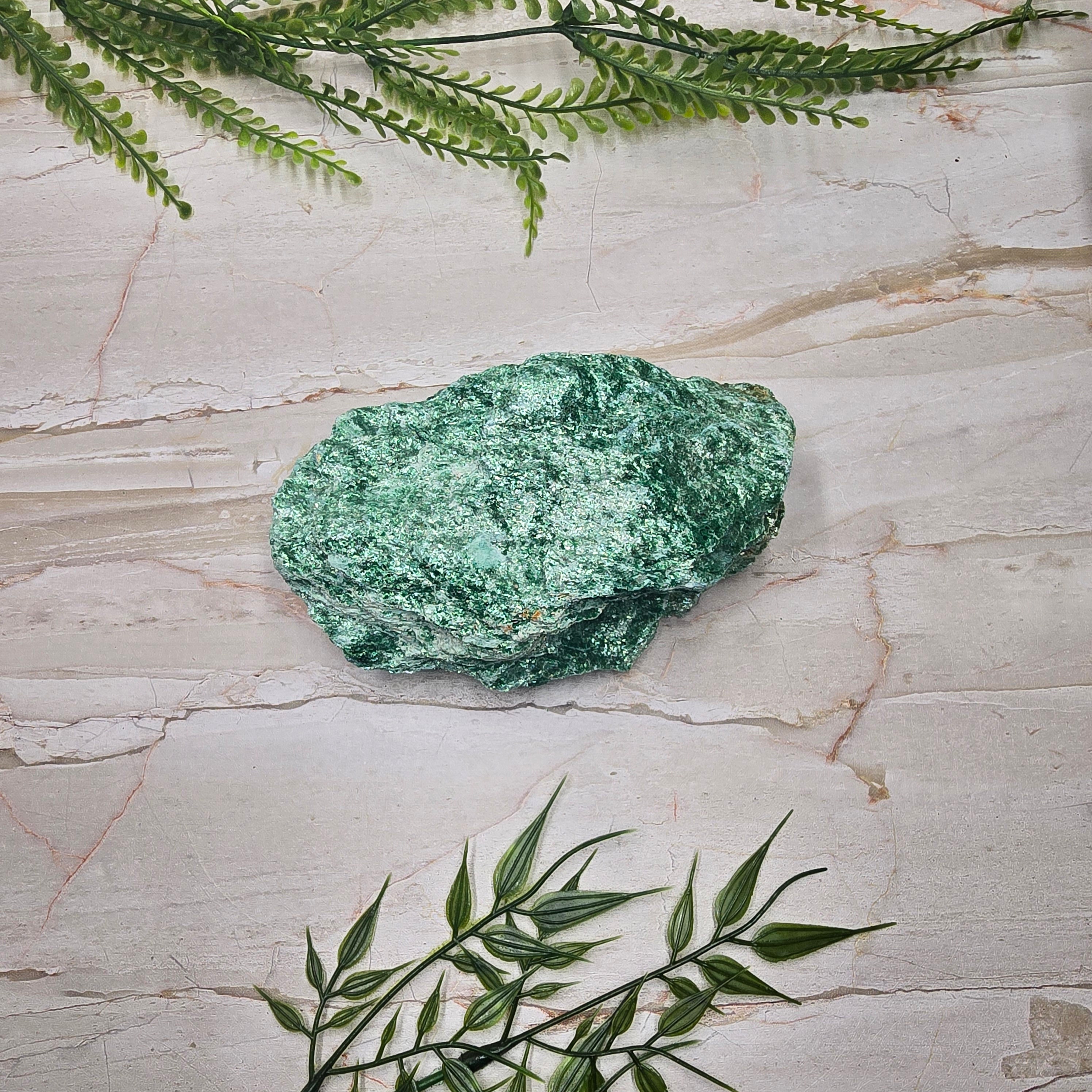 💚 Fuschite brute (586g) : la pierre qui booste ta vitalité & réveille ton cœur 🌿✨