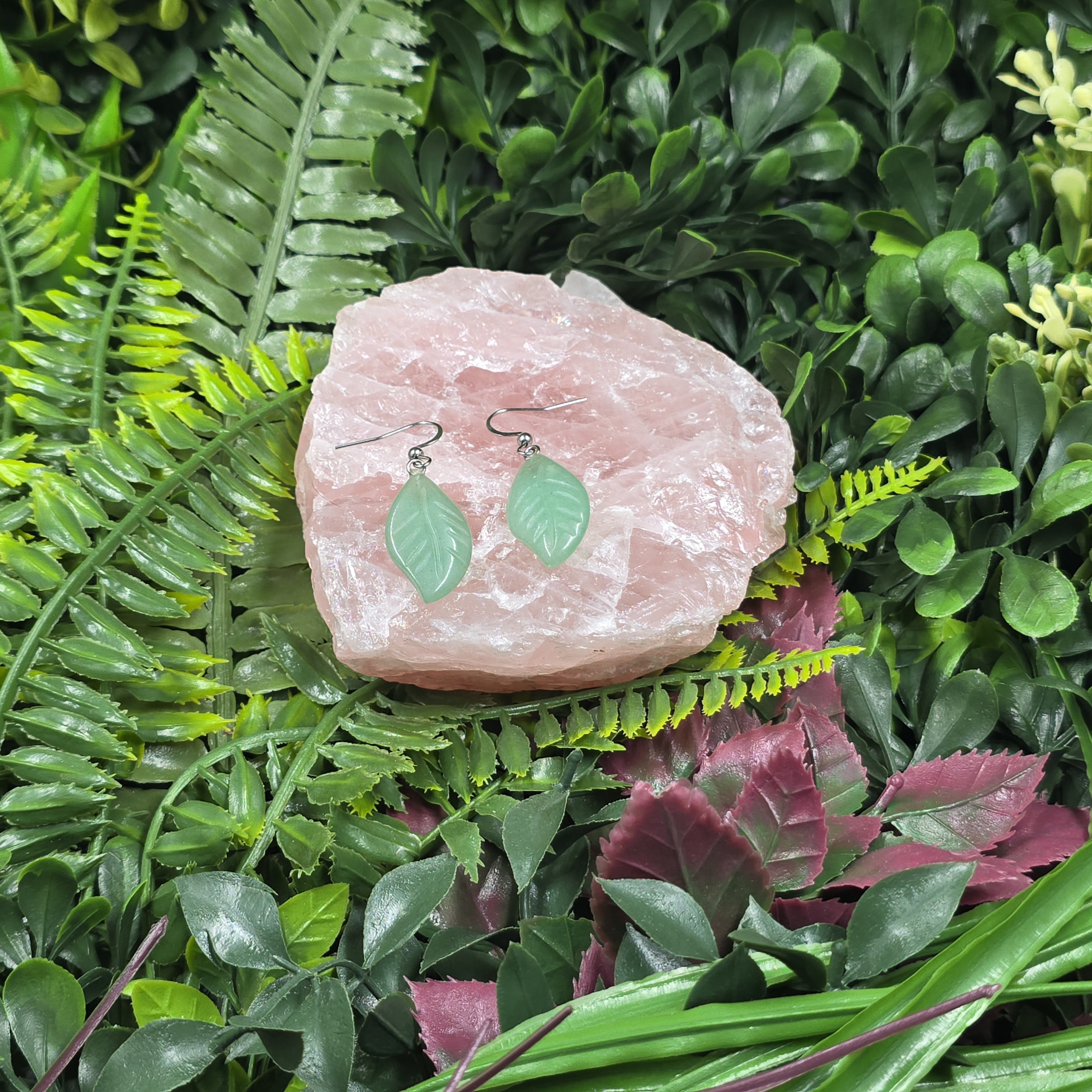 🍃 Boucles d’oreilles “Feuilles légères” – Aventurine verte & acier argenté ✨