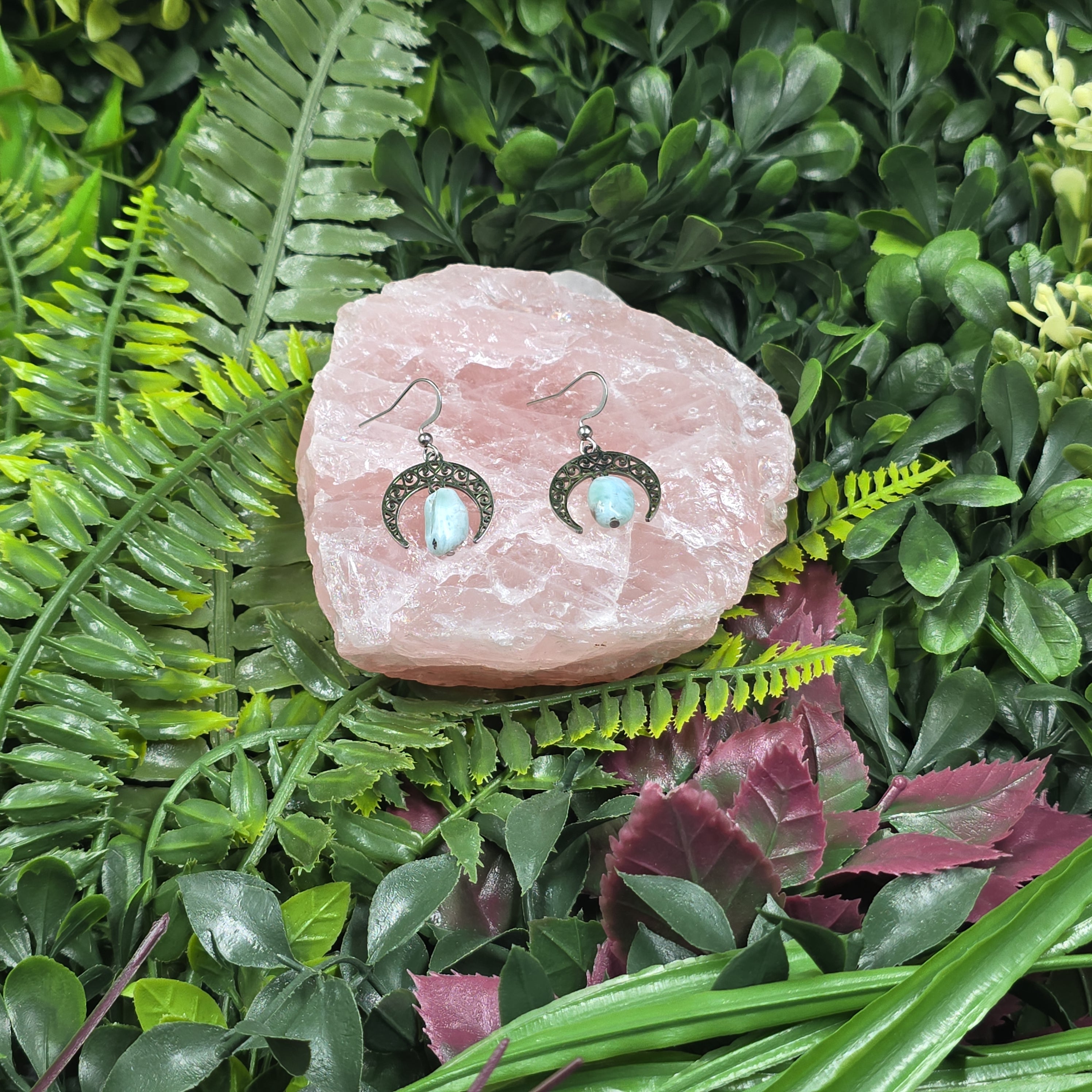 Boucles d’oreilles Lunes & Larimar – Calme des océans et douceur lunaire 🌙🌊