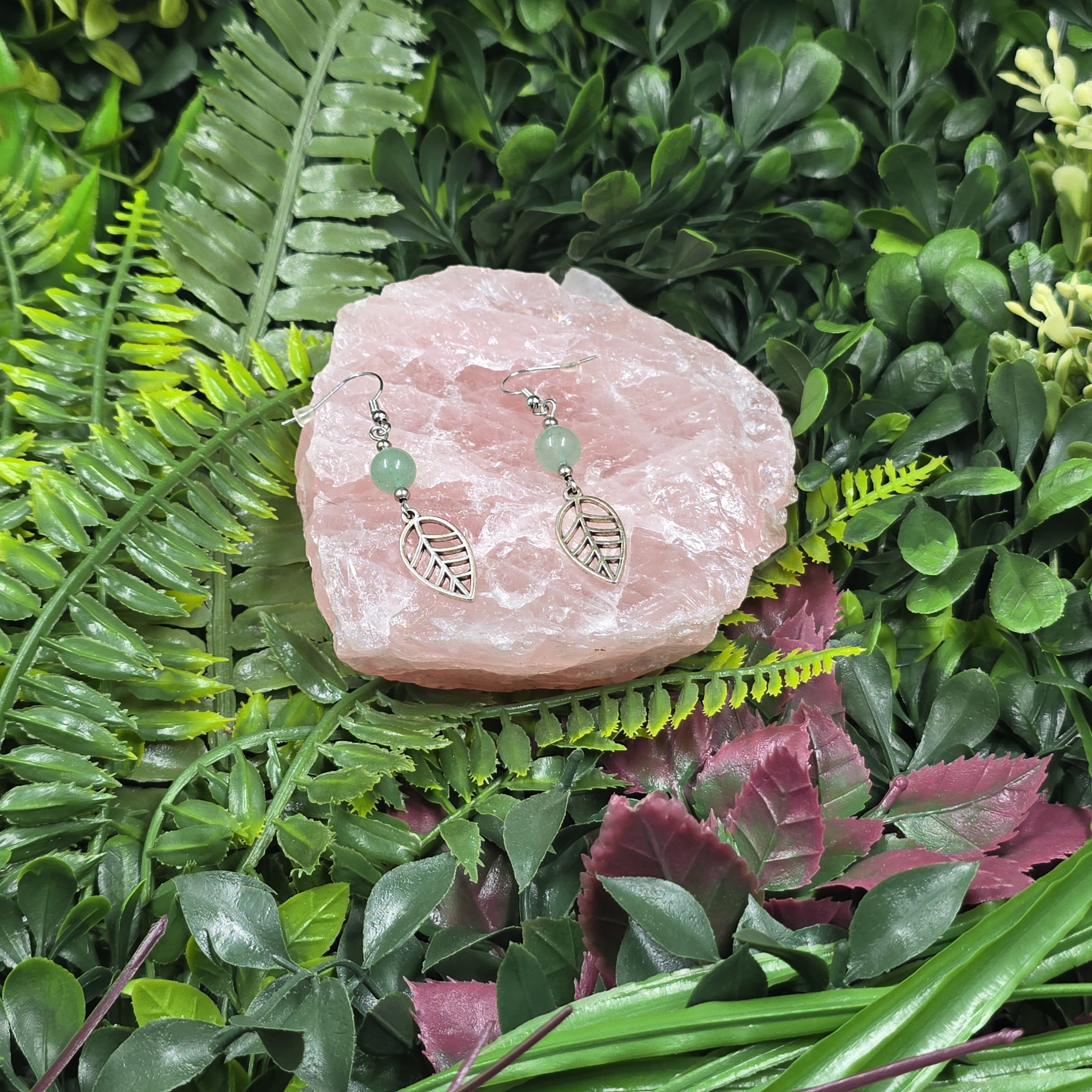 🍃 Boucles d’oreilles “Feuilles Mini‑chic” – Aventurine verte & acier argenté ✨