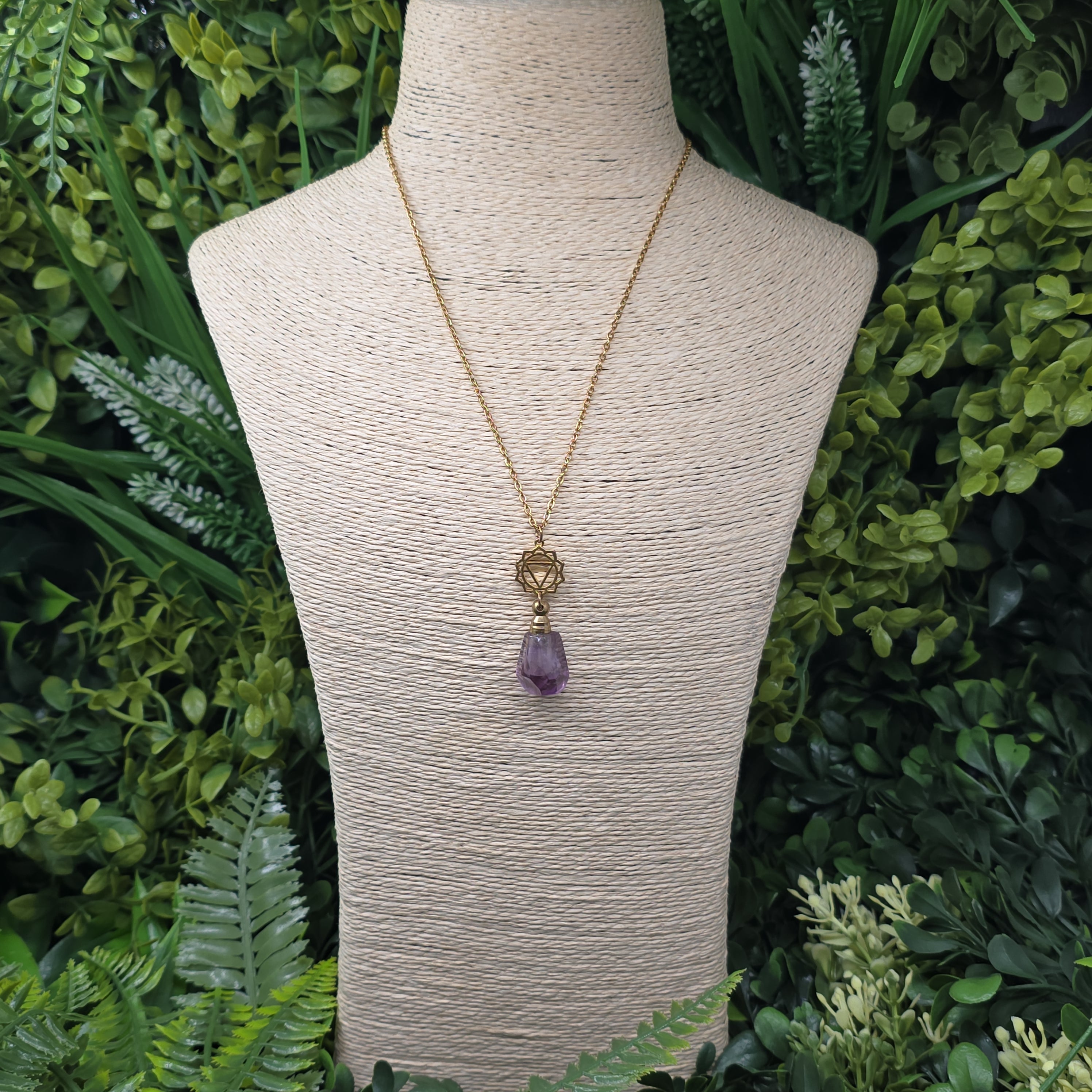 💜 Collier “Sérénité Céleste” – Améthyste & Symbole Om 🌙