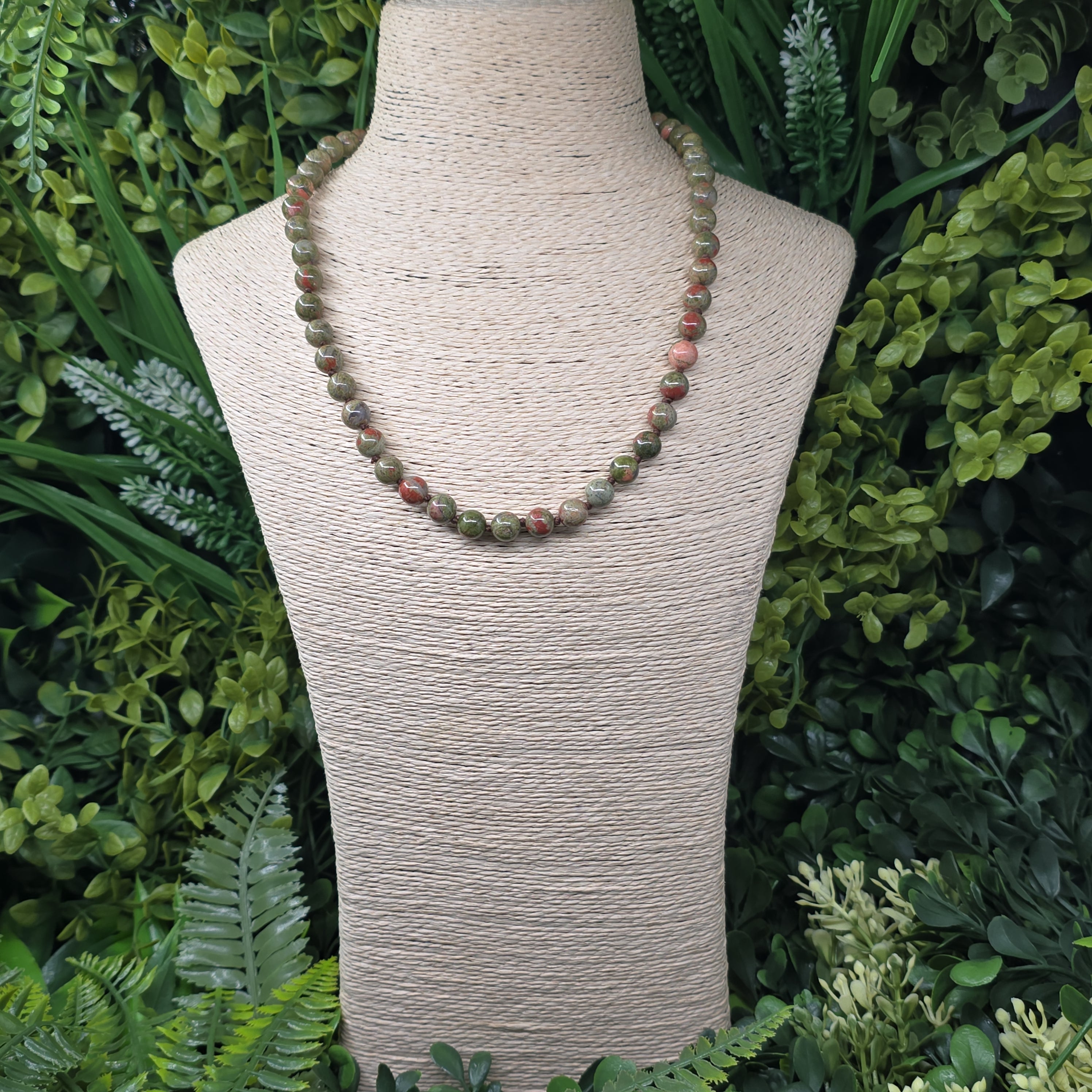 Collier perles 8 mm “Cœur Forêt” – Unakite | Fermoir acier inox ✨