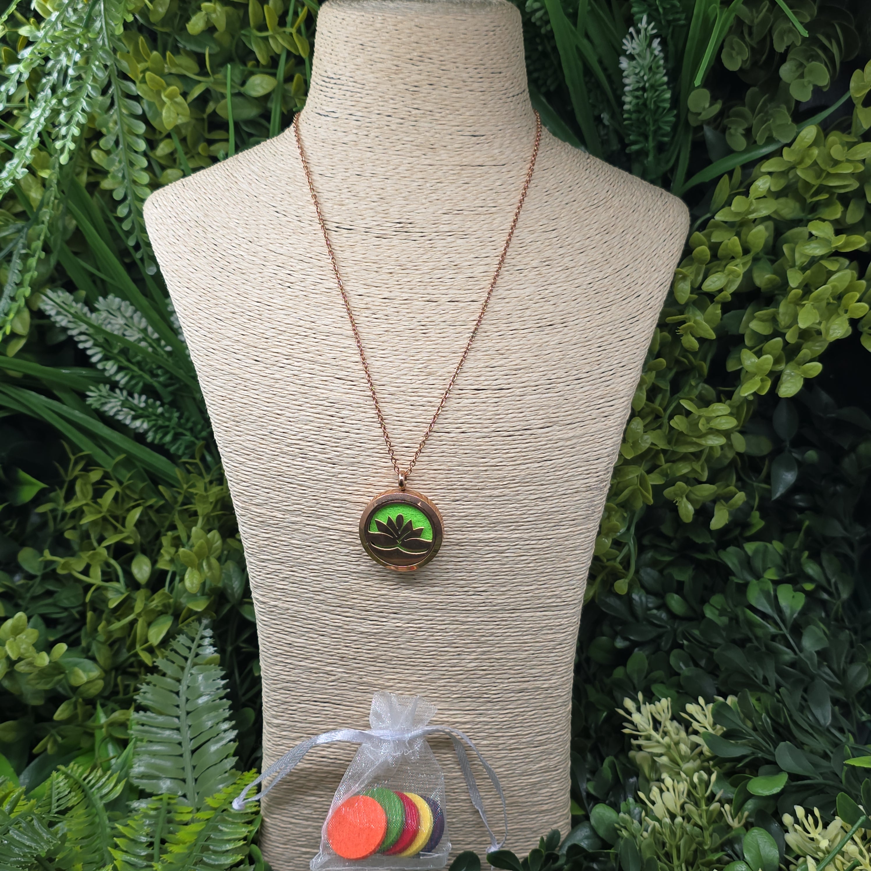 Sautoir diffuseur de parfum “Lotus zen” ✨