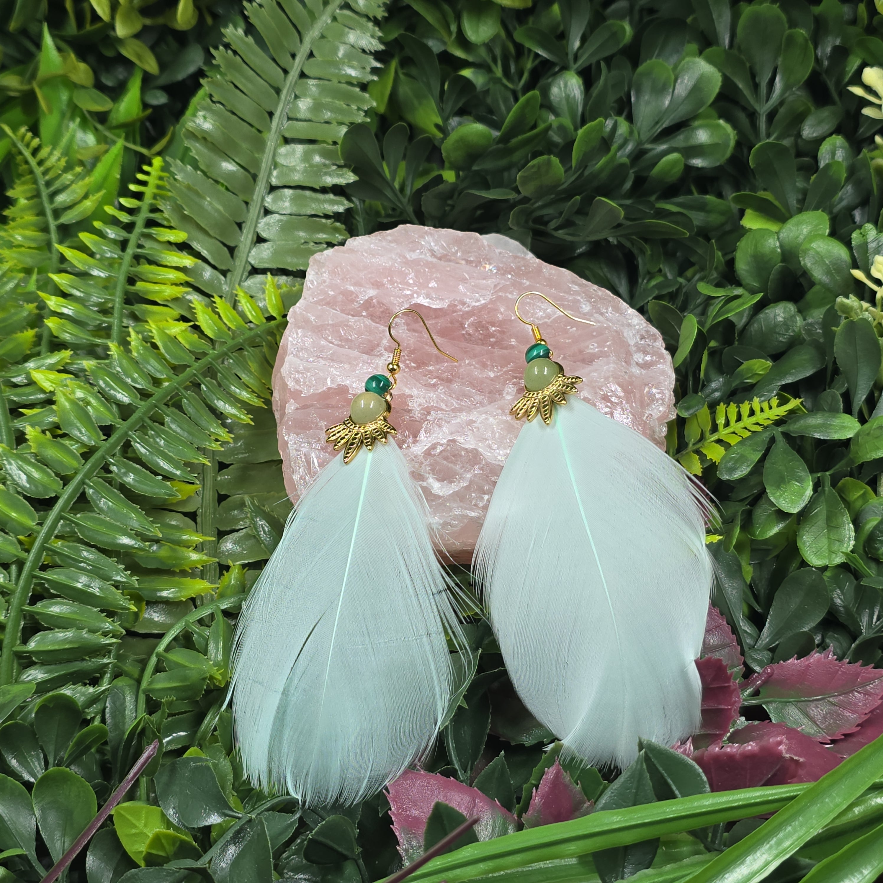 🕊️ Boucles d’oreilles “Plume de Gaïa” – Malachite & Aventurine 🌿