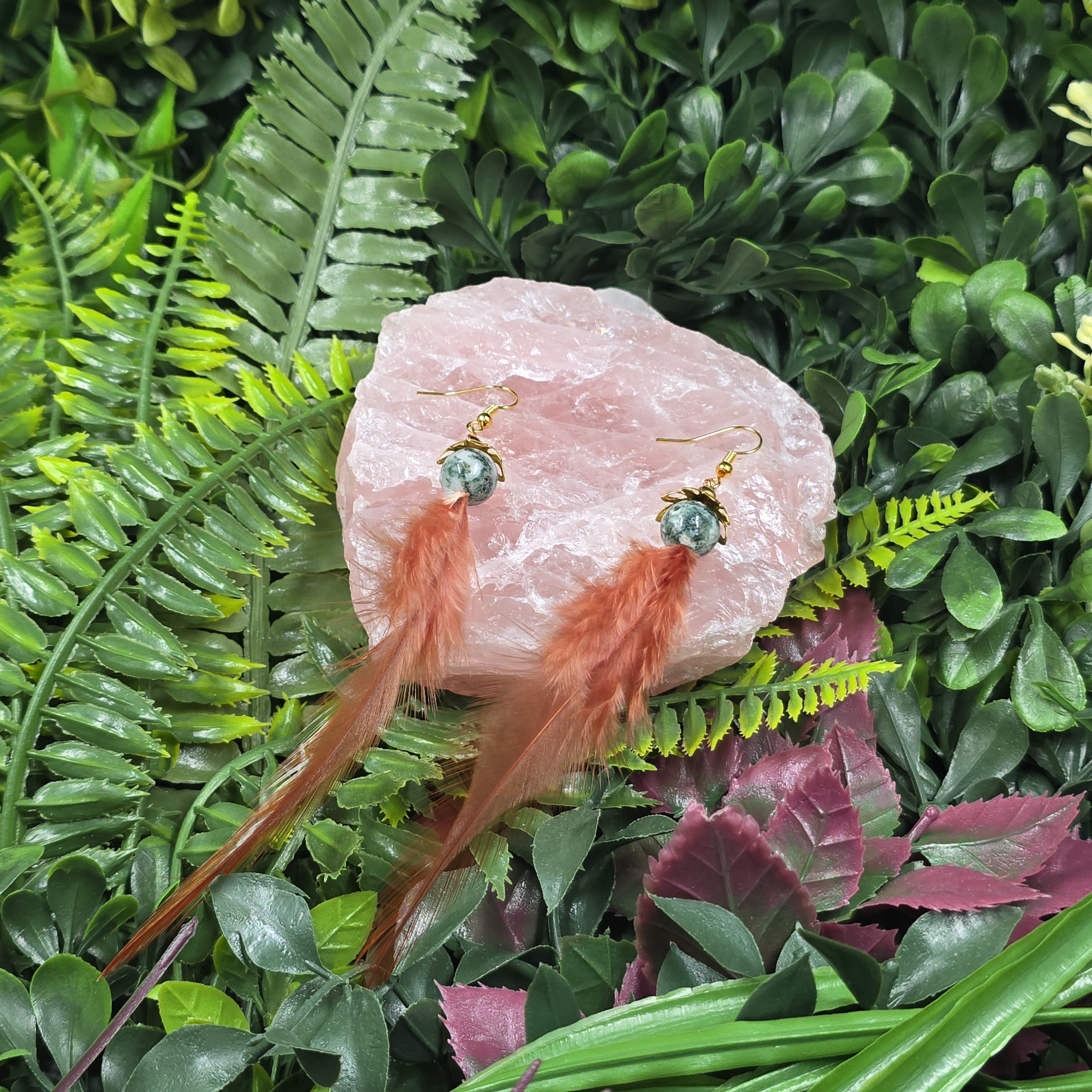 🍃 Boucles d’oreilles “Forêt Enchantée” – Agate arbre & plumes cuivrées 🪶