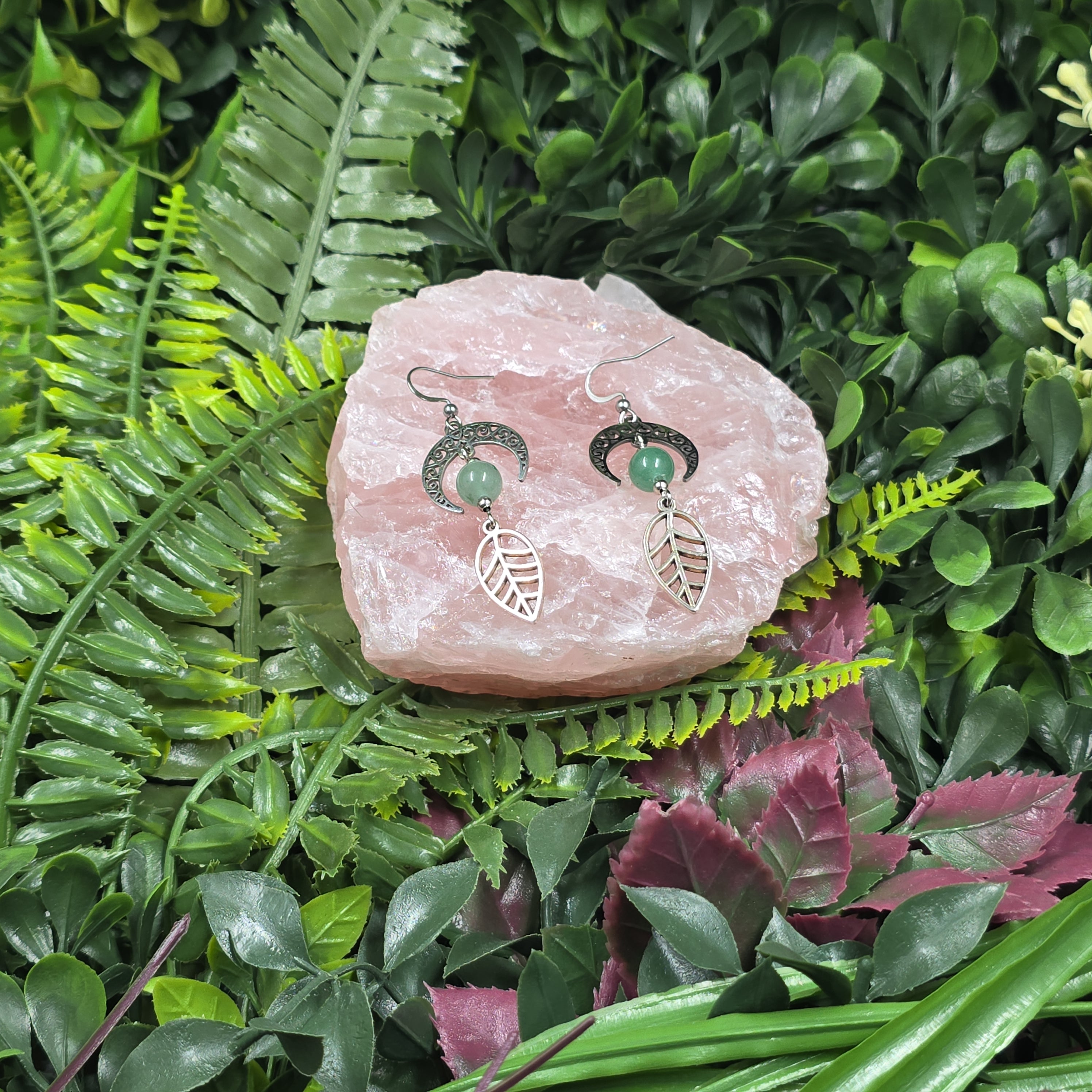 Boucles d’oreilles Lunes & Feuilles en Aventurine verte – Renaissance et équilibre 🌿🌙