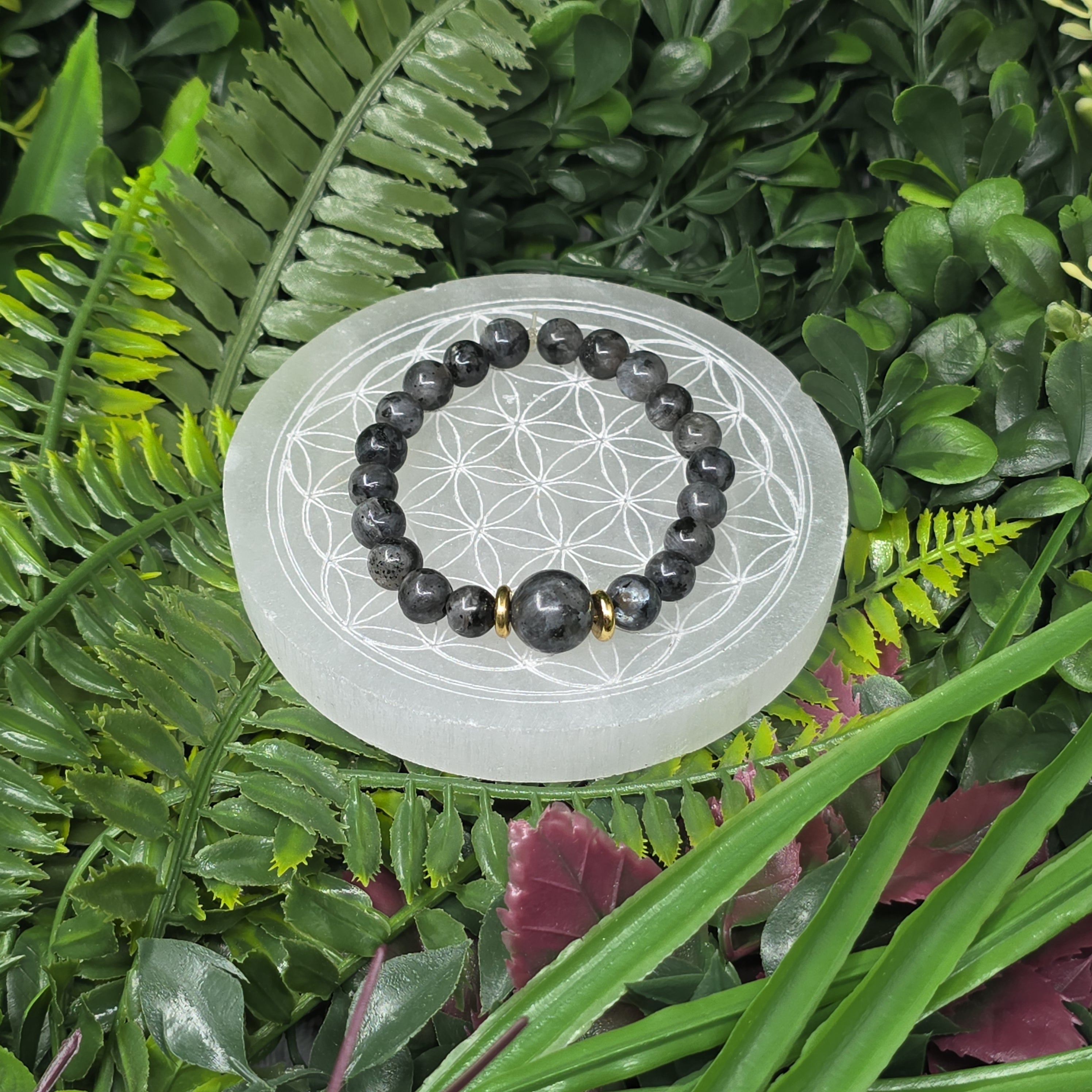 🌑 Bracelet élastique Larvikite 8 mm & perle centrale – protection & élégance