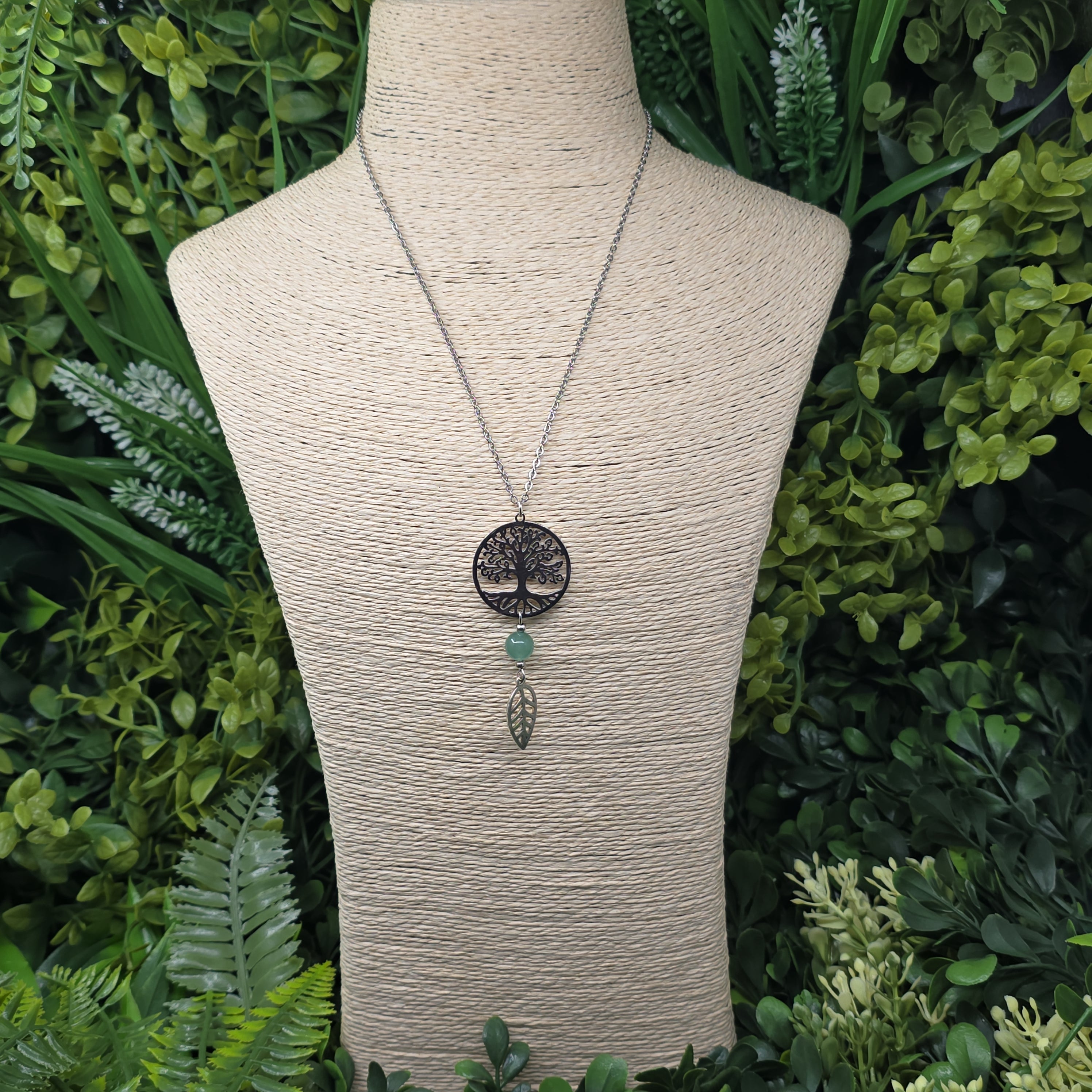 🌿 Collier “Arbre du Renouveau” – Aventurine Verte & Feuille d’Énergie 💚