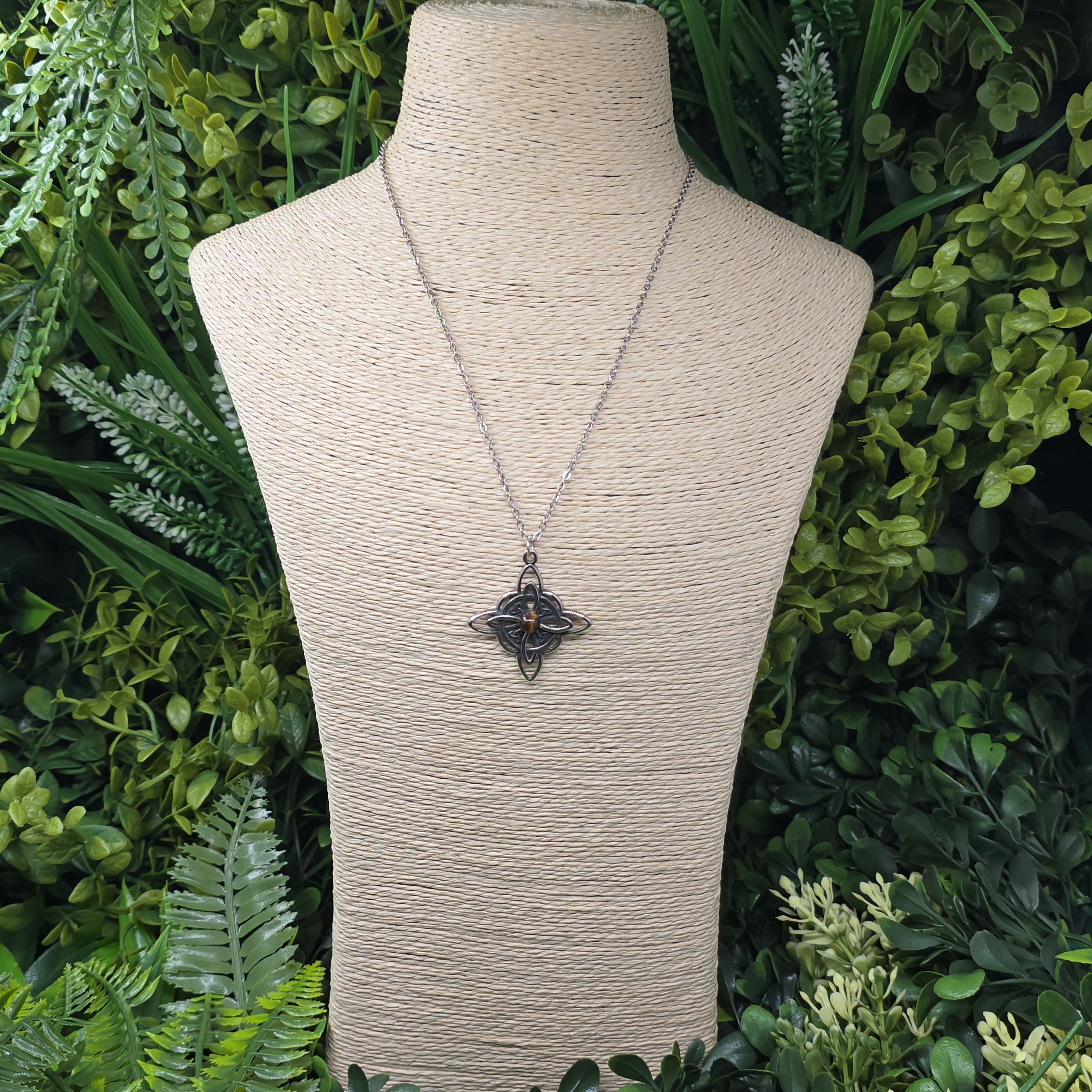 Collier “Nœud de Sorcière” – Œil de tigre✨