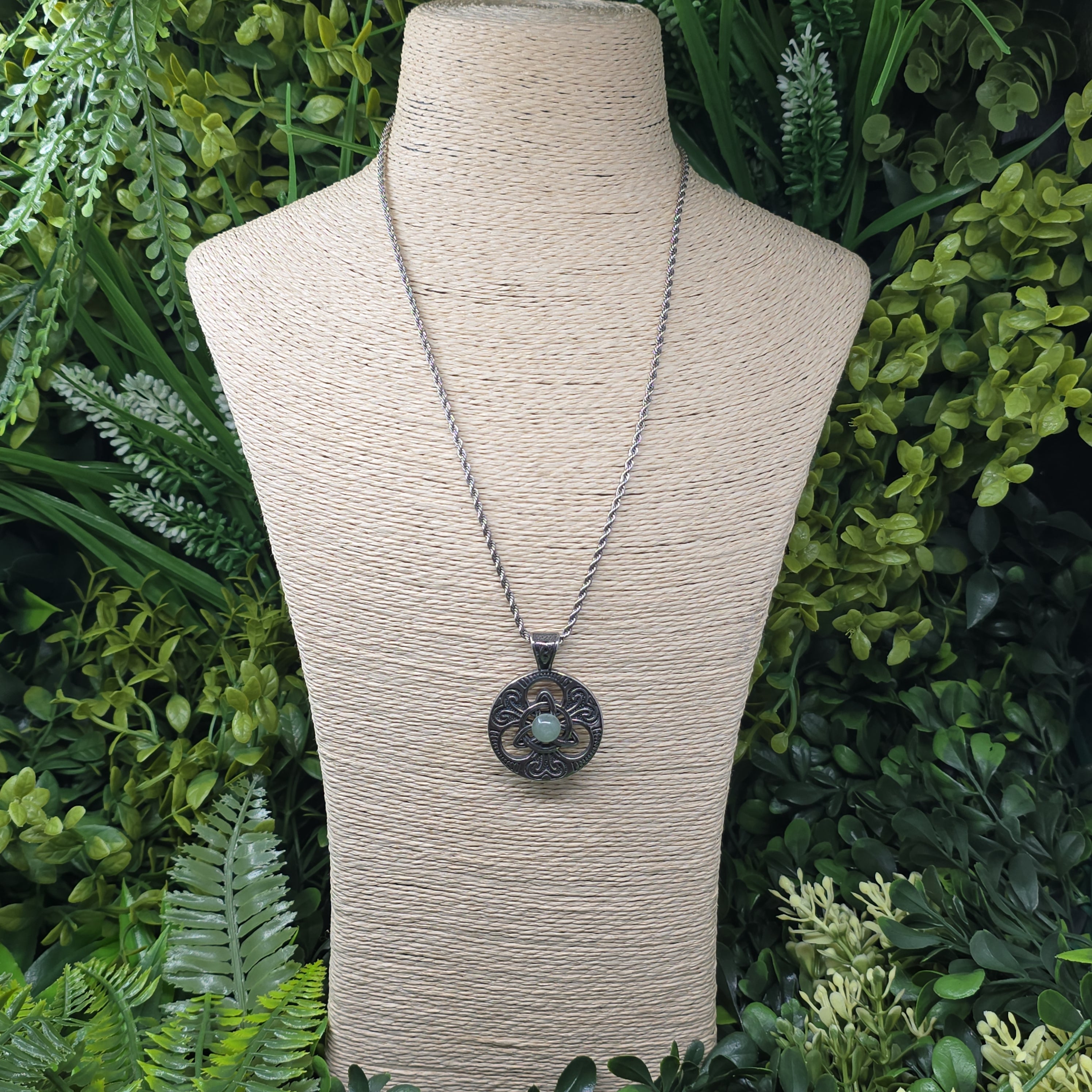 🌀 Collier Triquetra Viking – Aventurine Verte 🍀 | Chance & Harmonie