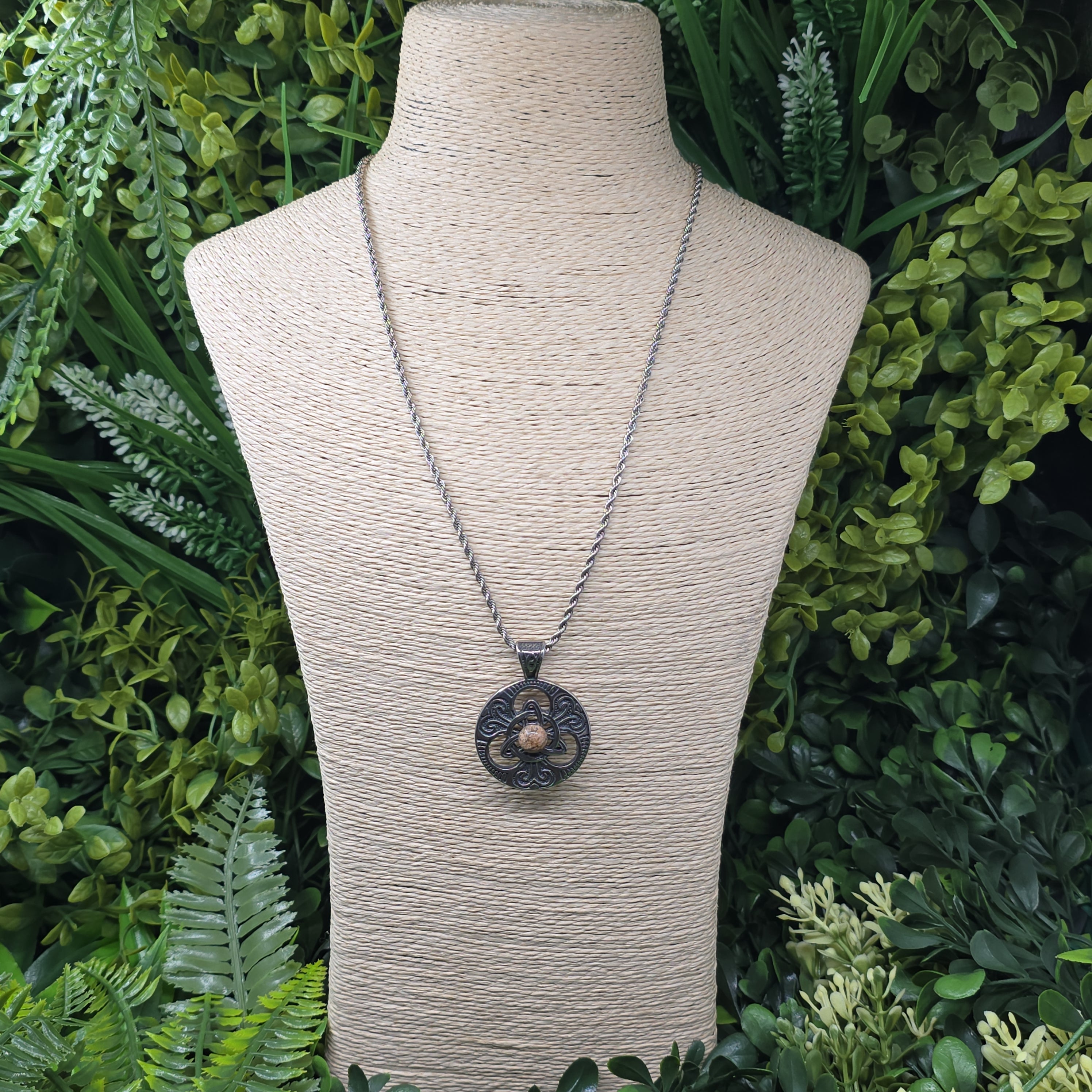 🌀 Collier Triquetra Viking – Jaspe Paysage 🌾 | Stabilité & Sérénité