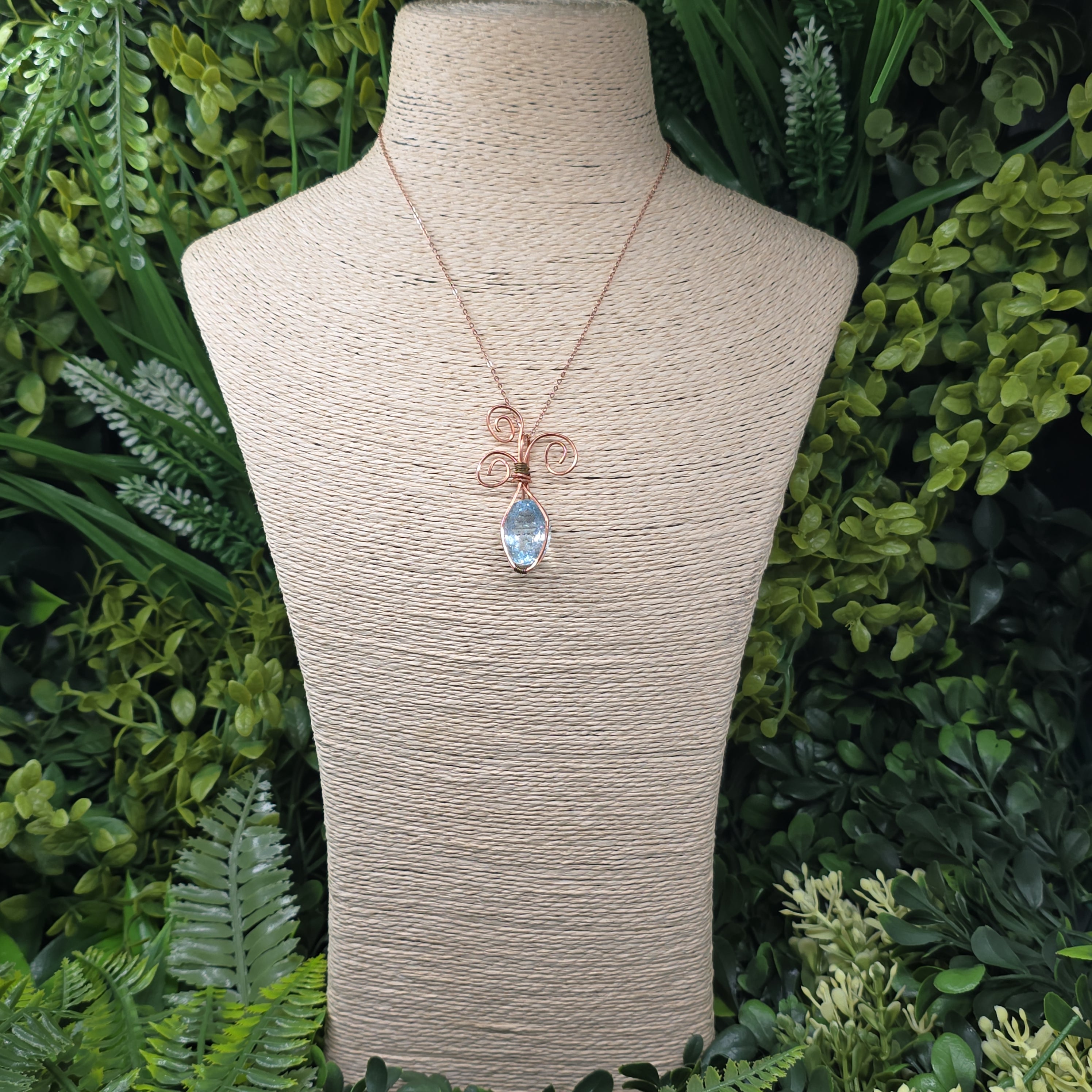 Collier “Éclat de Ciel” – Topaze bleue | Argent 925 rose gold & fil de cuivre ✨