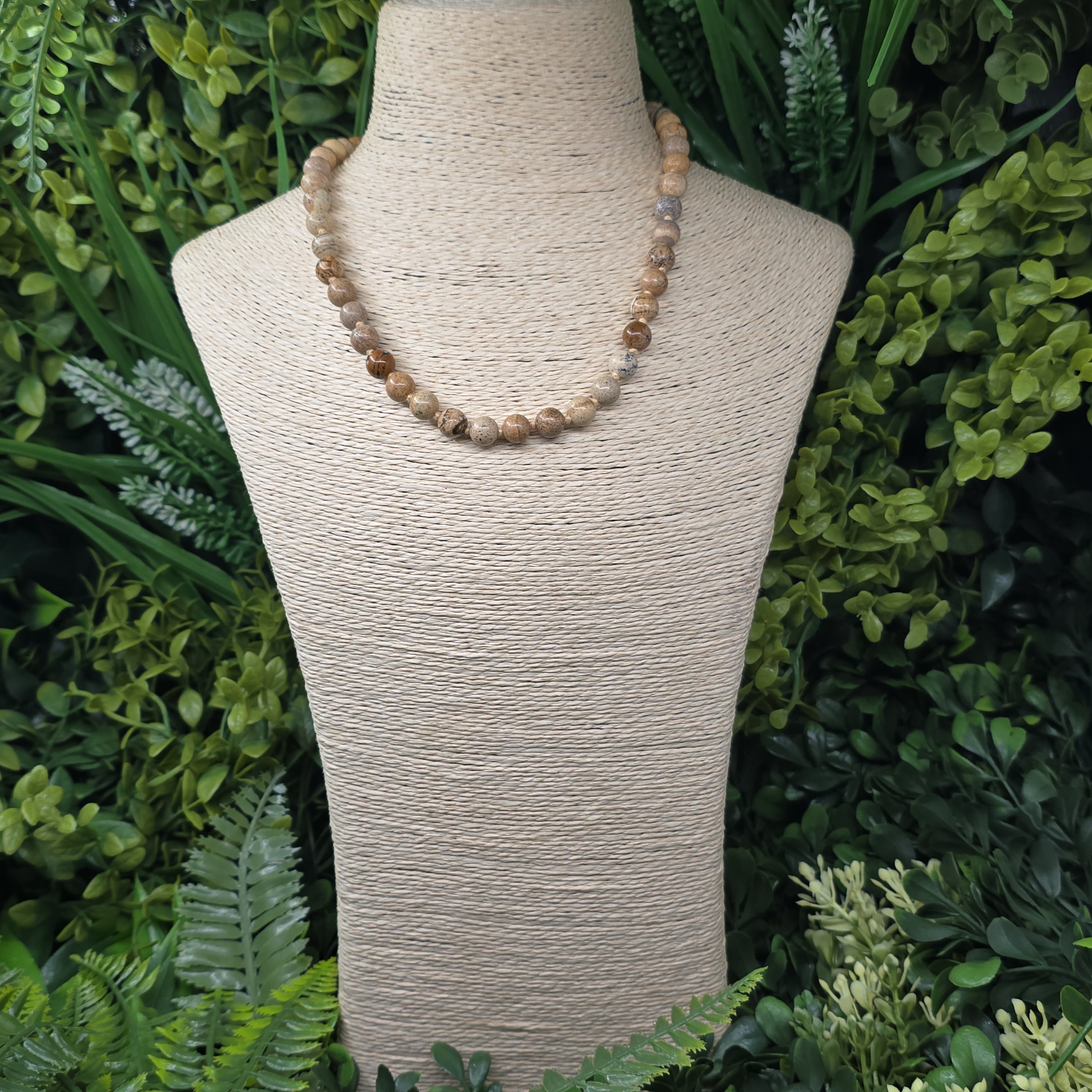 Collier perles 8 mm “Dunes & Racines” – Jaspe paysage | Fermoir acier inox ✨