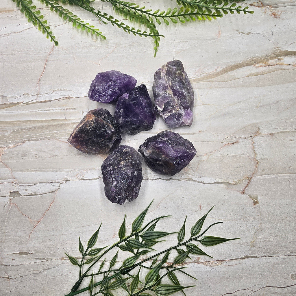💜 Améthyste brute (70g à 100g) : la pierre qui met ton cerveau en mode zen (et ton âme en wifi avec l’univers) 🌌✨