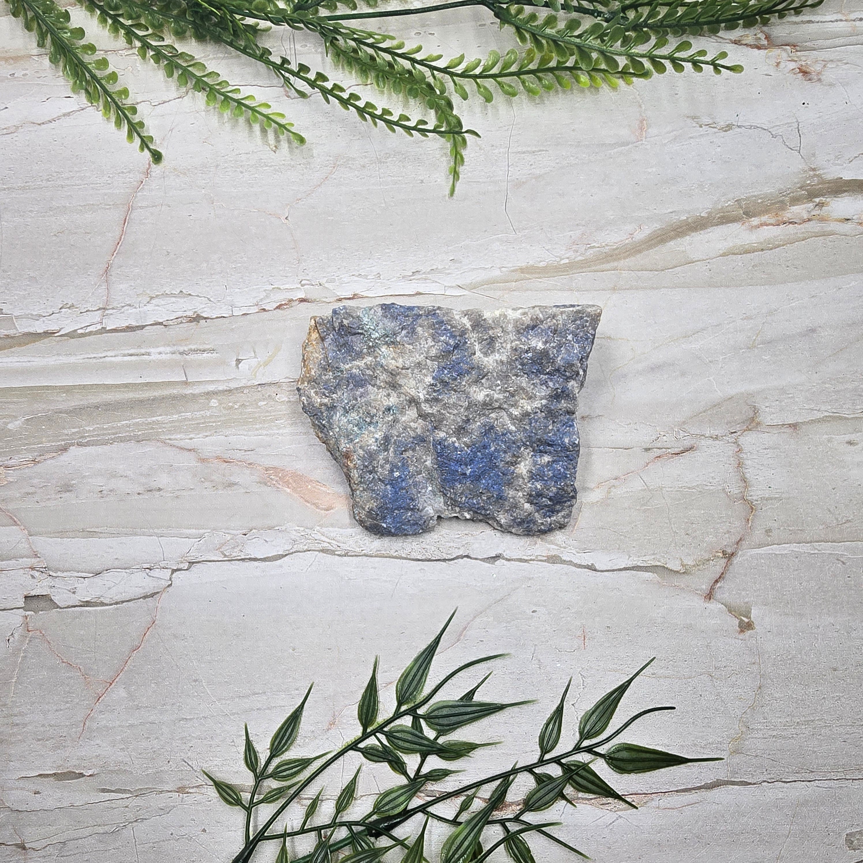 💙 Quartz Bleu brut (309g) : la pierre qui clarifie ton esprit & ouvre la communication ✨🔵