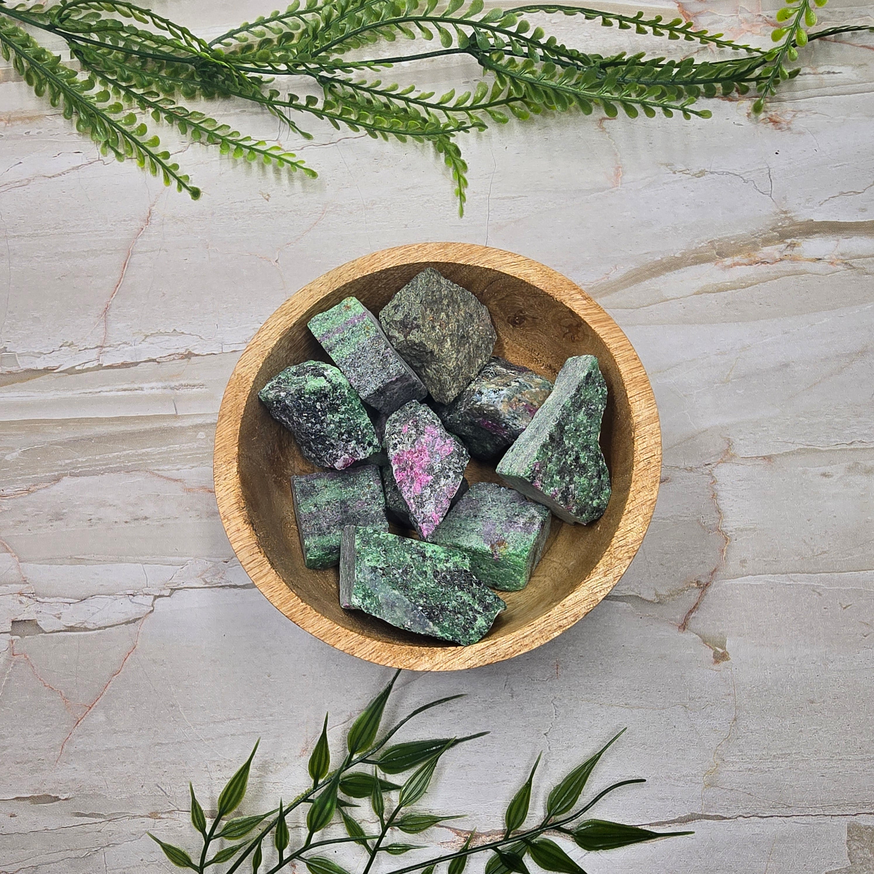 ❤️💚 Rubis Zoïsite brut (38 à 45g) : la pierre qui unit passion & sagesse ✨