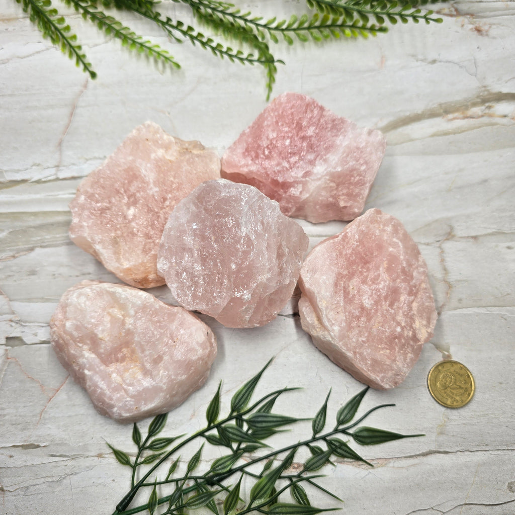 💗 Quartz Rose brut (230g à 330g) : la pierre qui ouvre ton cœur à l’amour & à la douceur 🌸✨