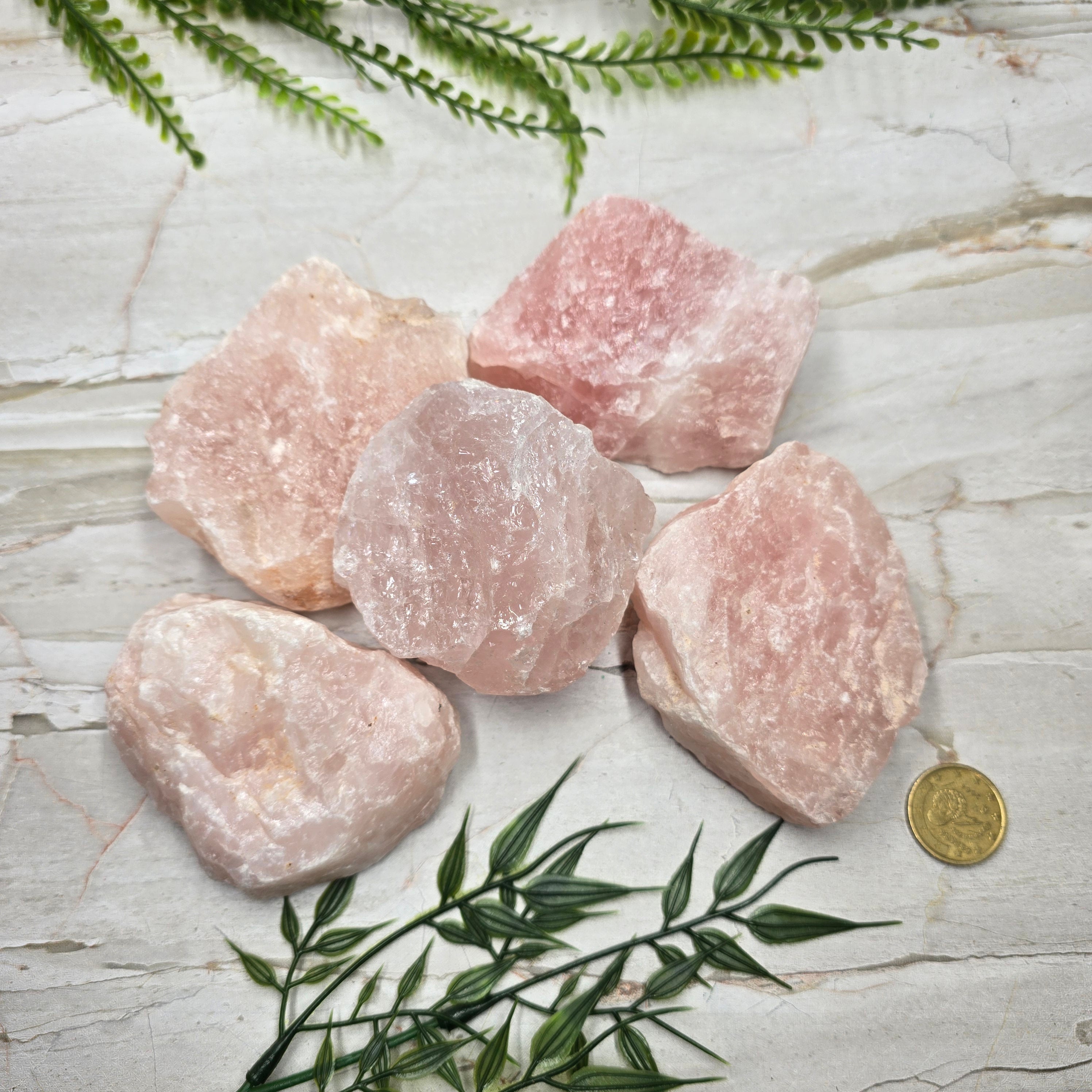 💗 Quartz Rose brut (230g à 330g) : la pierre qui ouvre ton cœur à l’amour & à la douceur 🌸✨