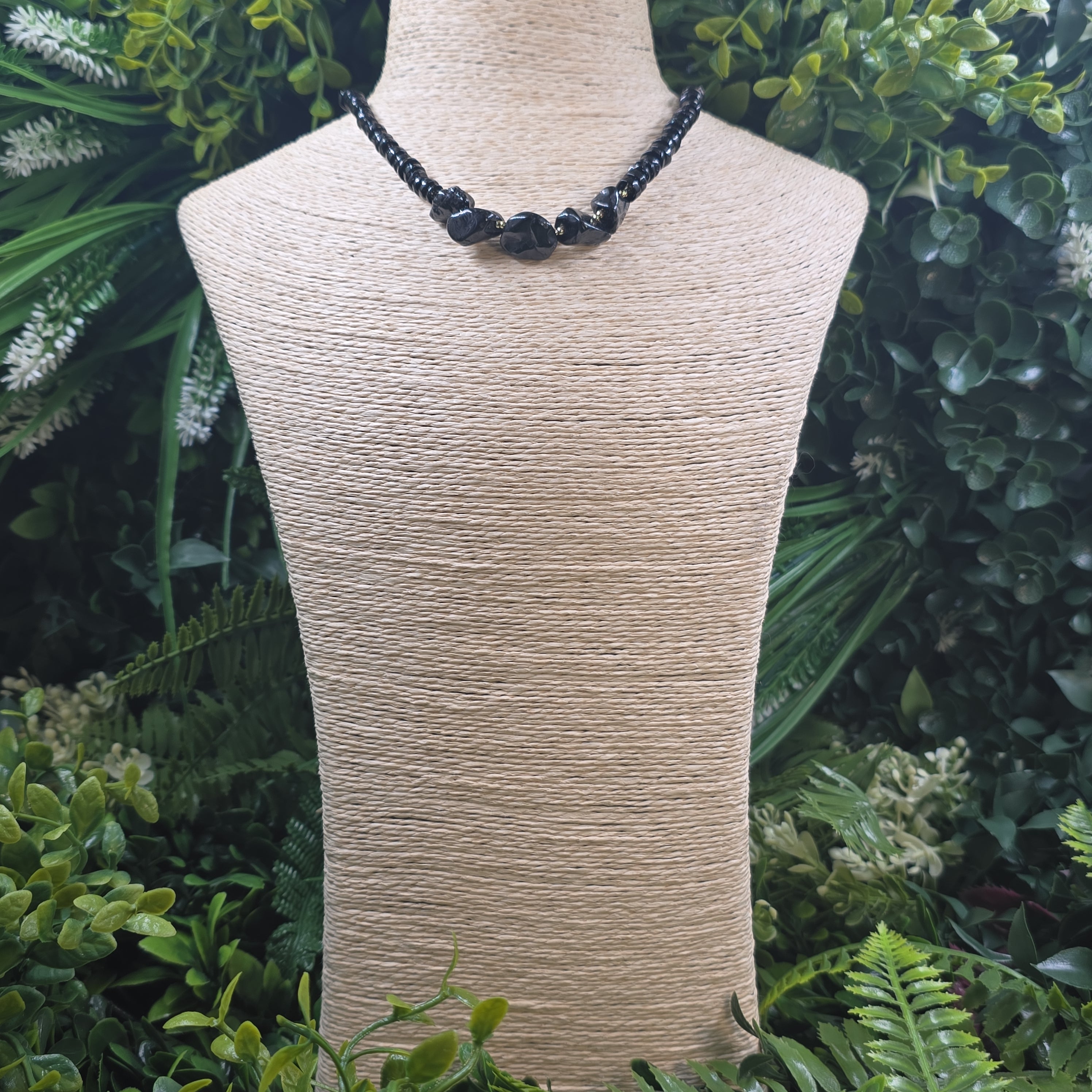 🖤 "Minuit Absolu" – Collier Spinelle Noir