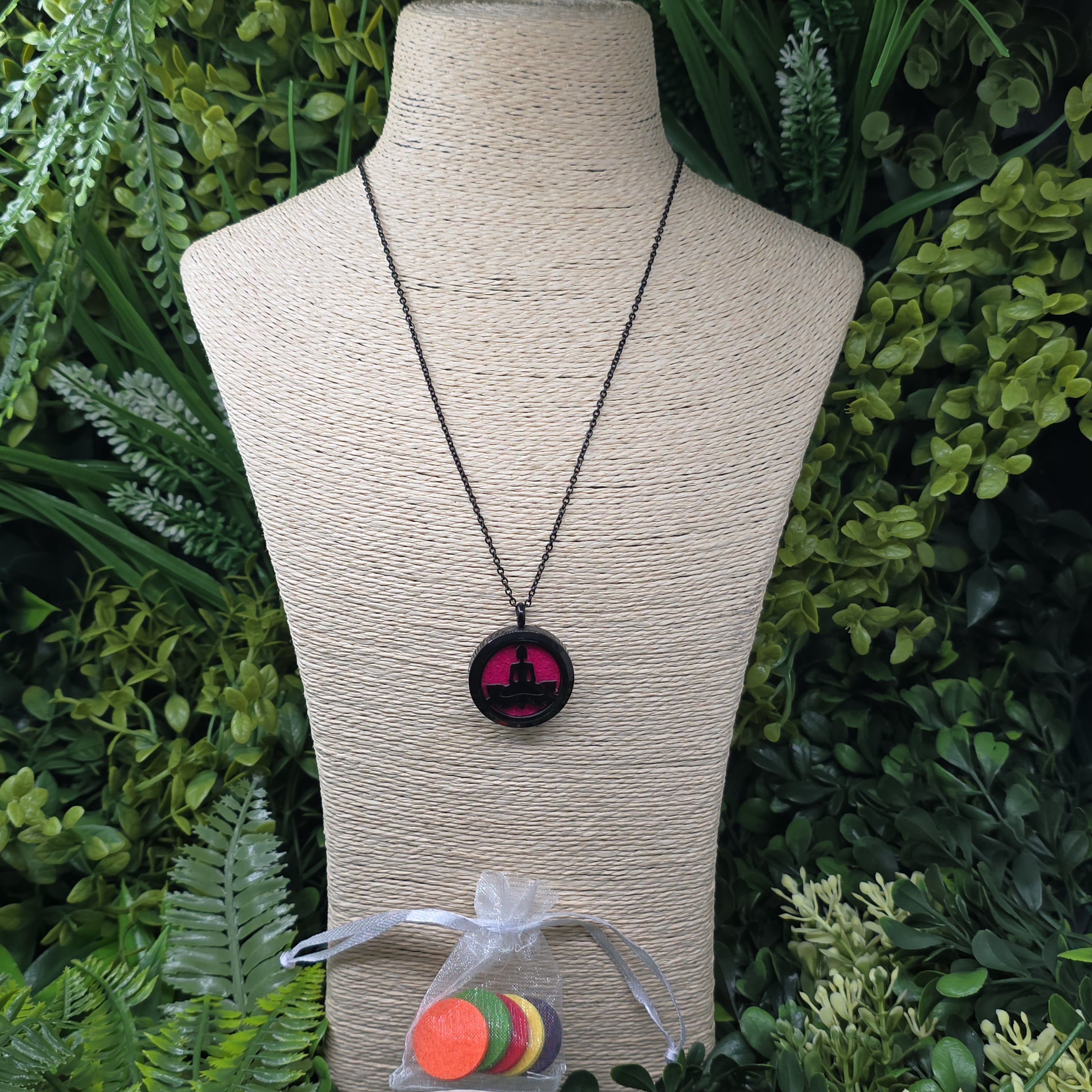 Sautoir diffuseur de parfum “Bouddha serein” ✨